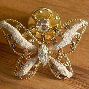 🦋💎🪽Vintage Gold Angel Butterfly Pin ✨ “Messenger from Heaven" ✨ Like New🦋💎🪽